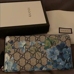 Gucci bloom zipper wallet NWOT
